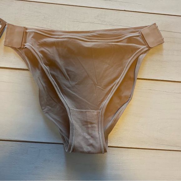 Skims Adaptive Bikini briefs Clay/Nude /Beige Sz Medium NWT - Picture 10 of 11